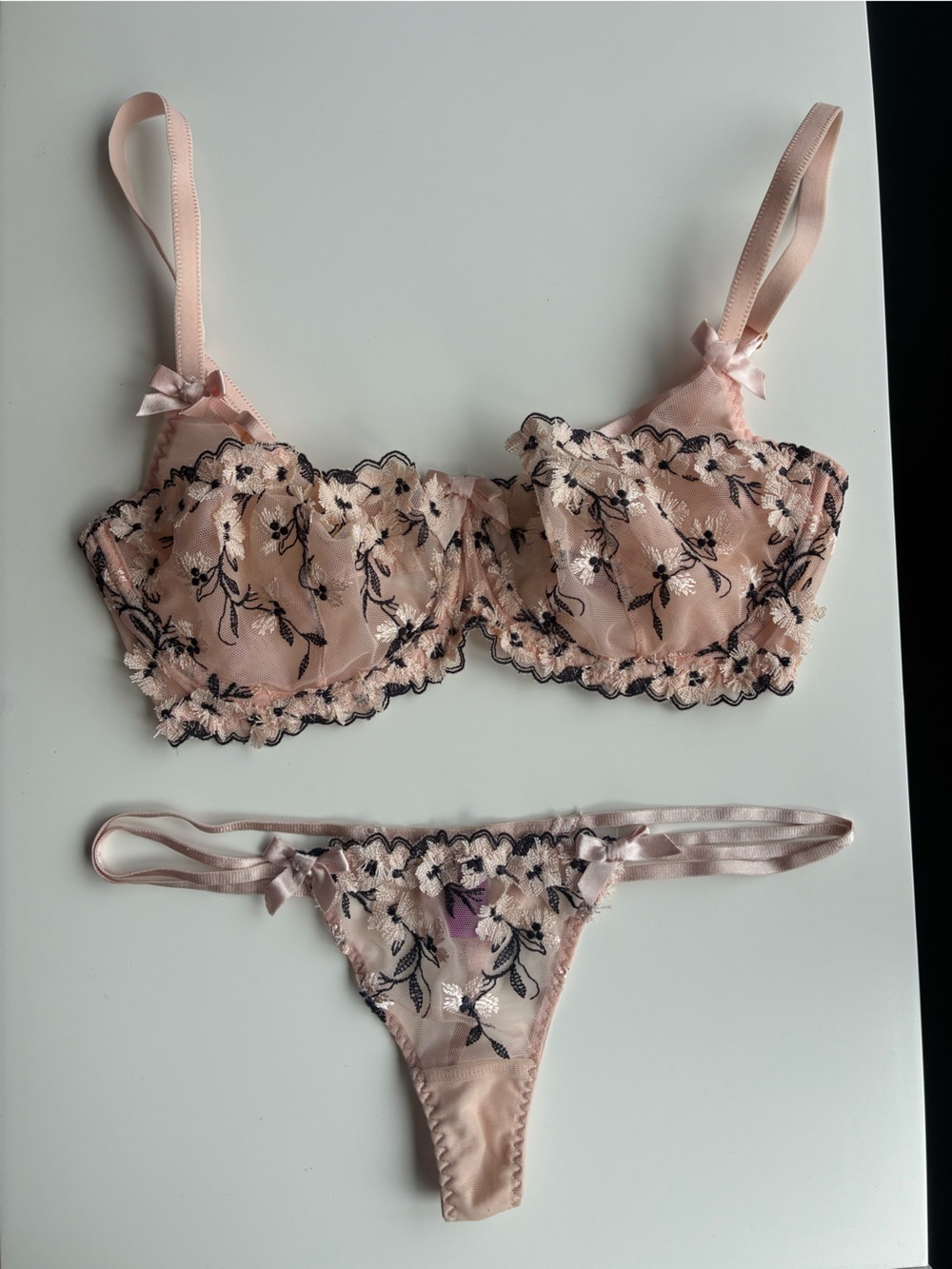 Agent Provocateur Set Pale Pink Embroidered Floral Balconette Bra & G-String